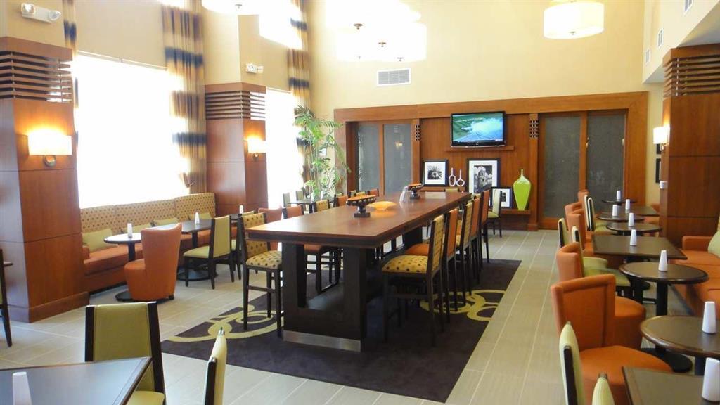 Hampton Inn & Suites Riverside/Corona East Restoran gambar
