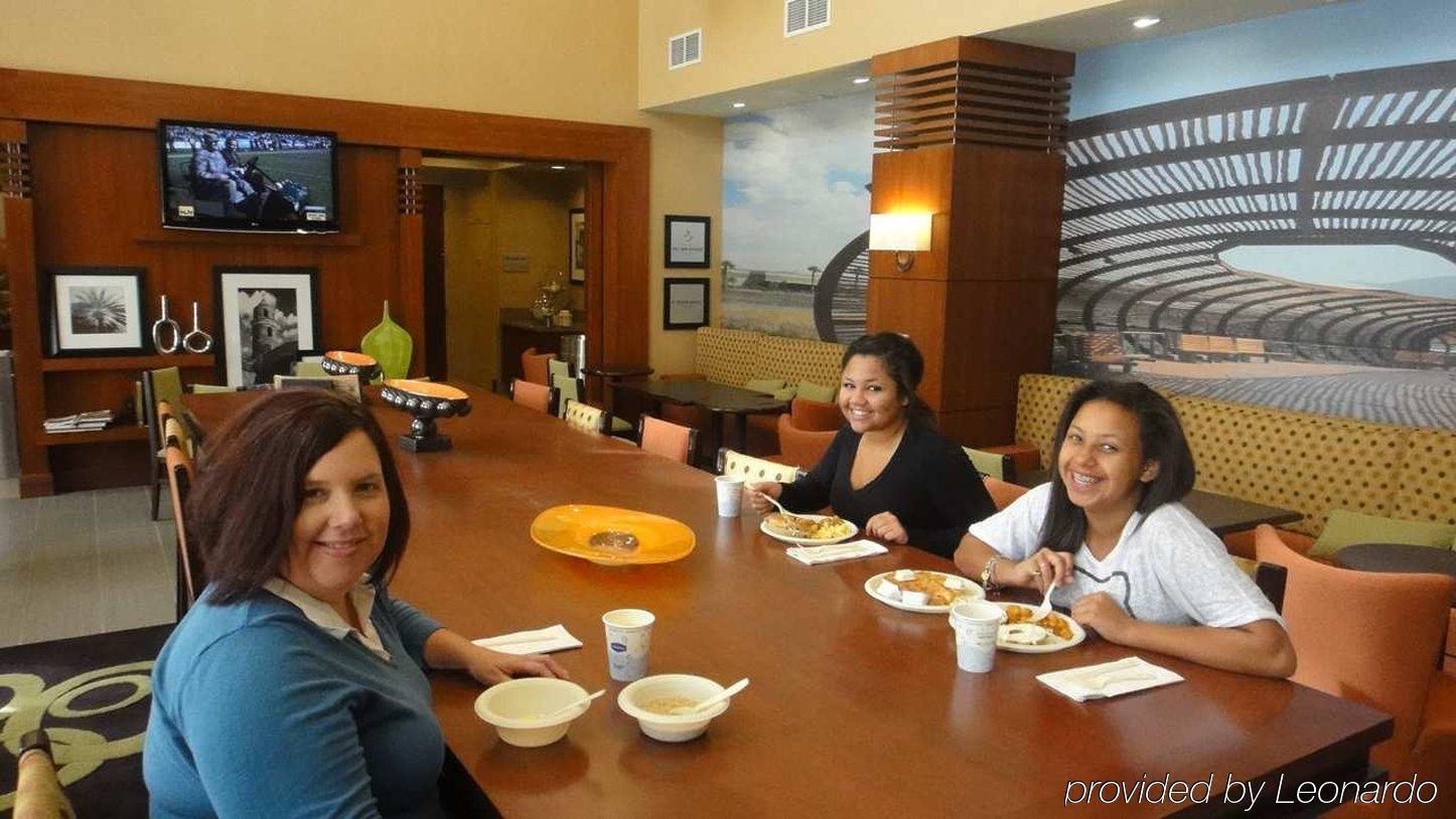 Hampton Inn & Suites Riverside/Corona East Restoran gambar