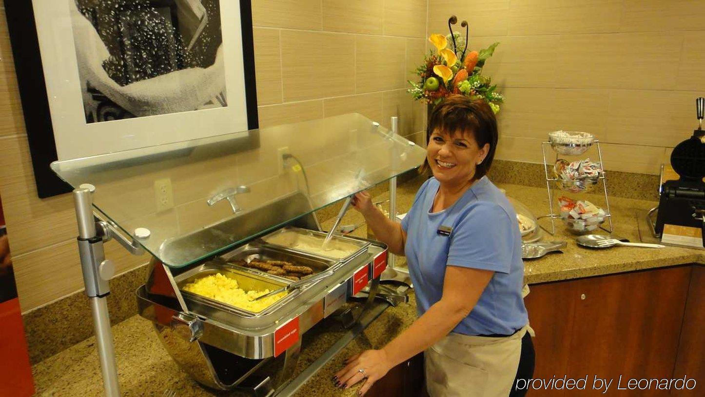 Hampton Inn & Suites Riverside/Corona East Restoran gambar